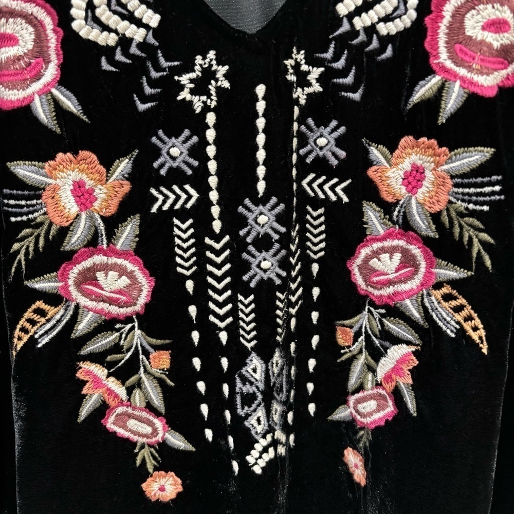 Kyla Seo Velvet Embroidered Floral Tunic Top Women’s Size Medium - Picture 4 of 11